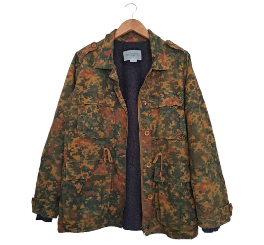 Almost similar to German army camouflage. 
Thick warm unisex windbreaker